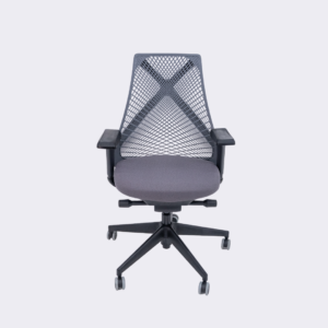 Cadeira Escritório Presidente Preta Tela Bix X+ Autocompensador Slider Braço 4D PU Plaxmetal Cinza