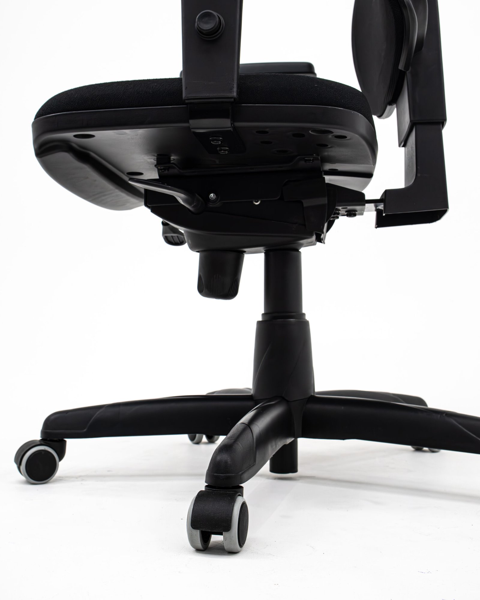Cadeira Escritório Presidente Brizza Plaxmetal Autocompensador Slider Braço 3D Rodízios PU Couro Preta - Imagem 5