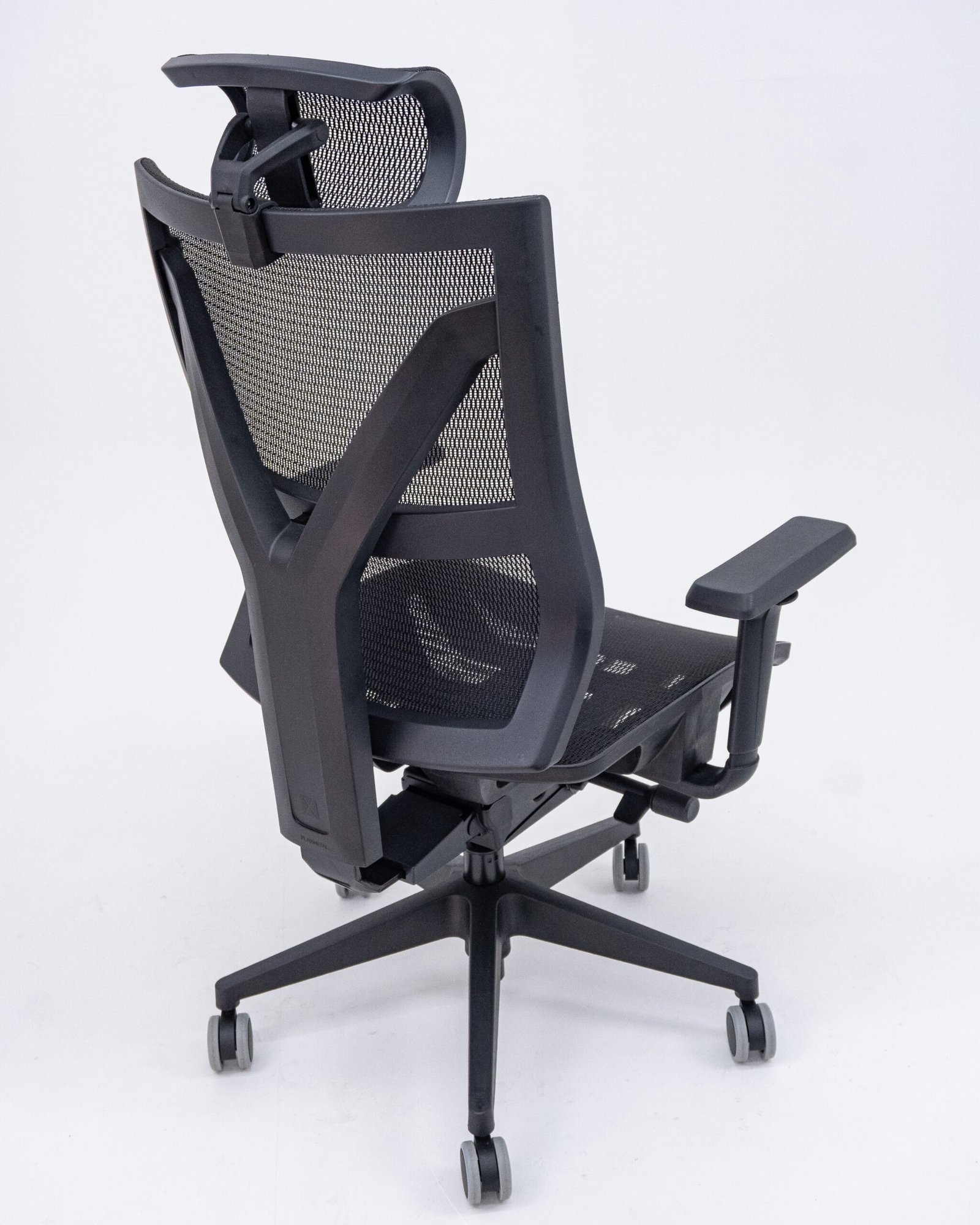 Cadeira Presidente Darix X+ Autocompensador Braços 3D Shift Plaxmetal NR17 Preta - Imagem 3