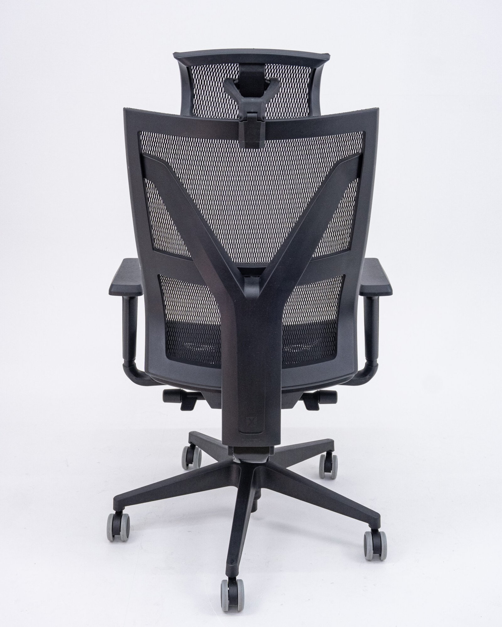 Cadeira Presidente Darix X+ Autocompensador Braços 3D Shift Plaxmetal NR17 Preta - Imagem 6