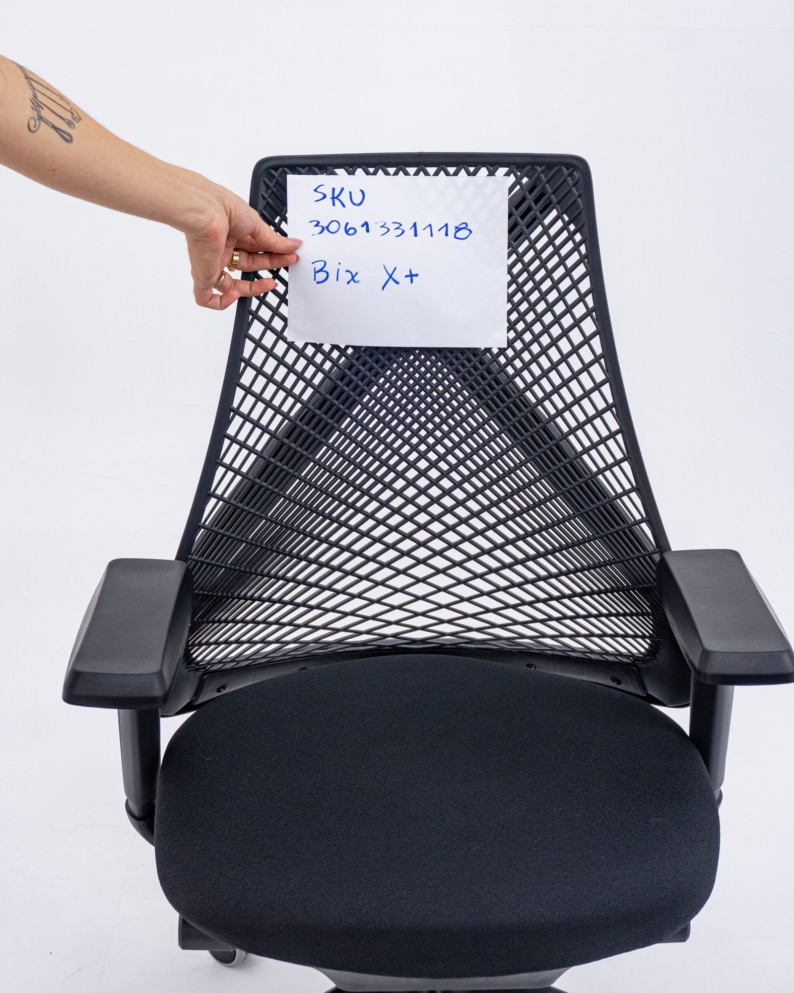 Cadeira Escritório Presidente Tela Bix-X+ Autocompensador Slider Braços 4D Shift Plaxmetal Preta - Imagem 5