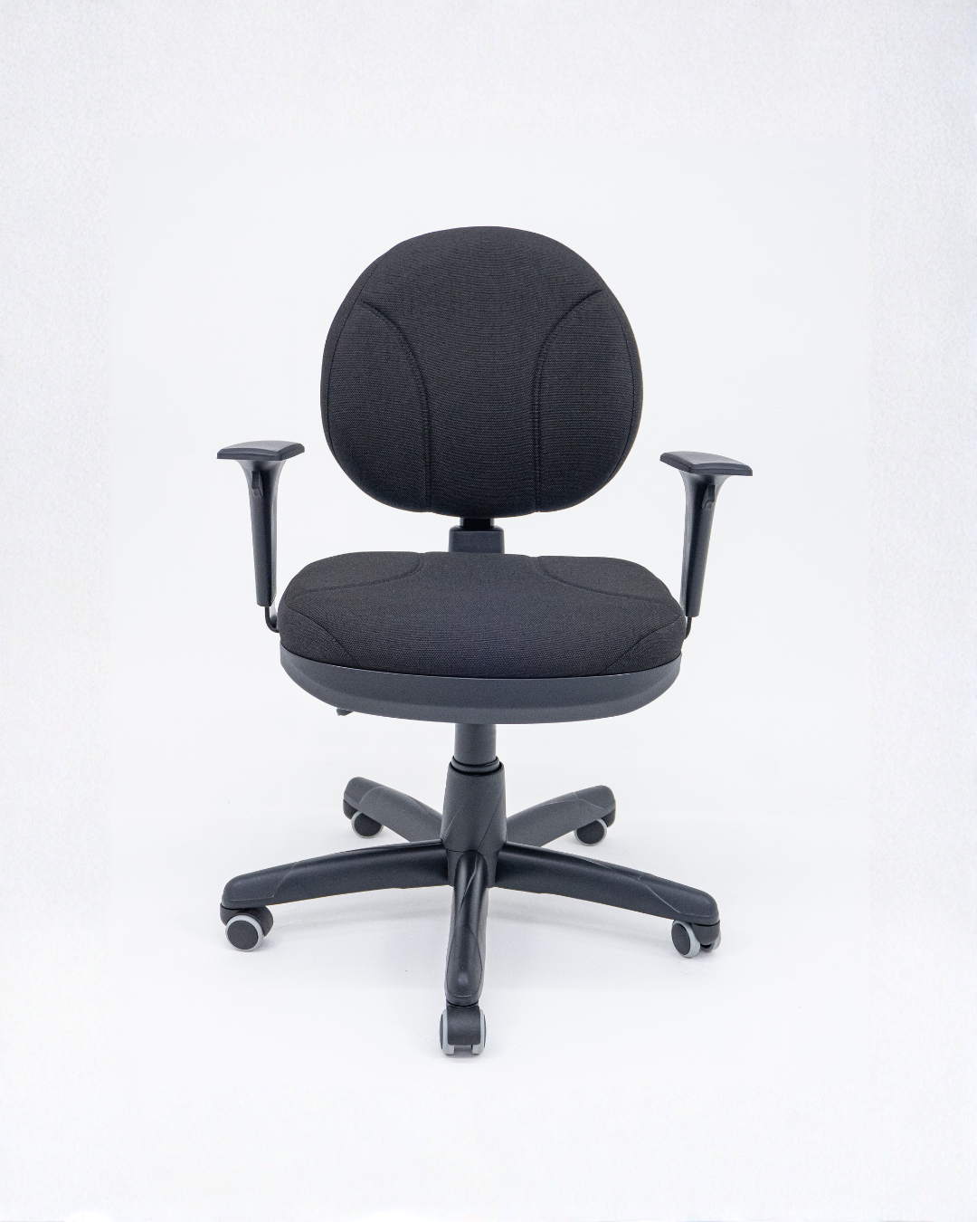 Cadeira Executiva Back System Operativa c/ Braços Reguláveis Revestimento Tecido com Costura Plaxmetal Preta