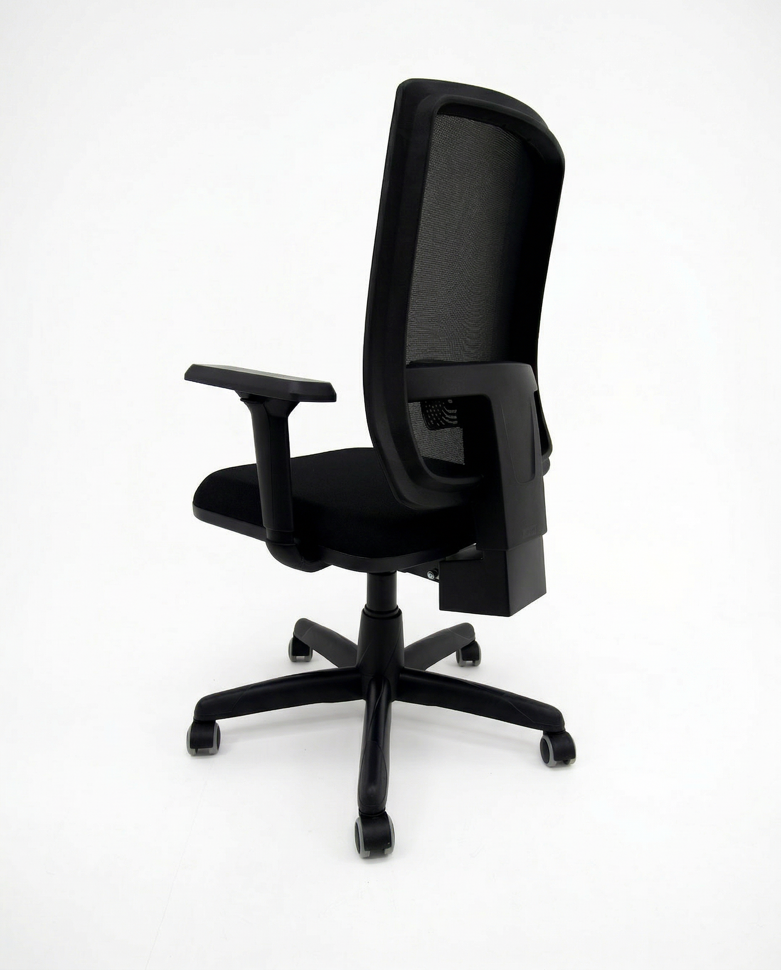 Cadeira Presidente Brizza Giratória BackSystem NR17 com Braços Shift 3D Assento Poliéster Plaxmetal Preta - Imagem 2
