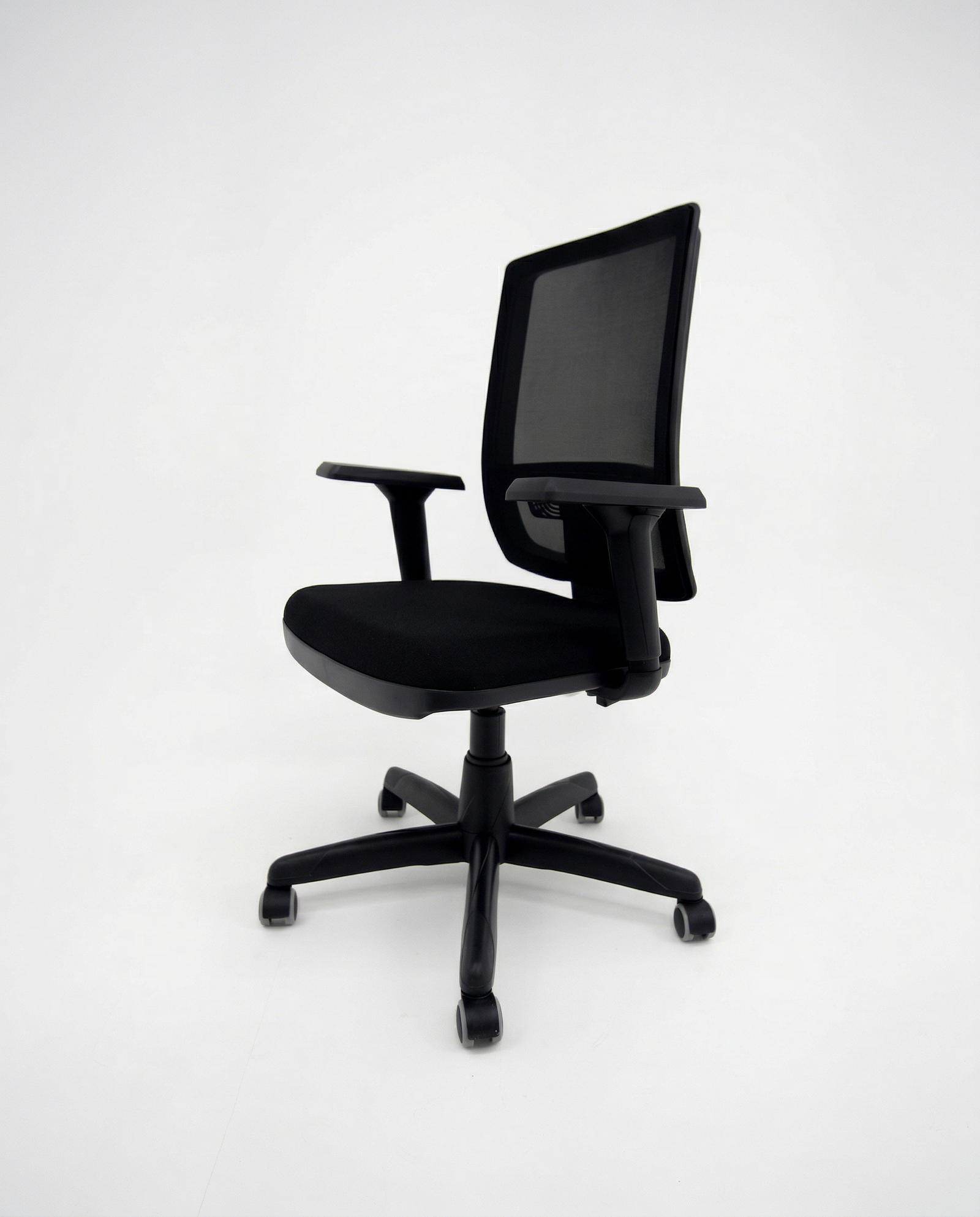 Cadeira Presidente Brizza Giratória BackSystem NR17 com Braços Shift 3D Assento Poliéster Plaxmetal Preta - Imagem 6