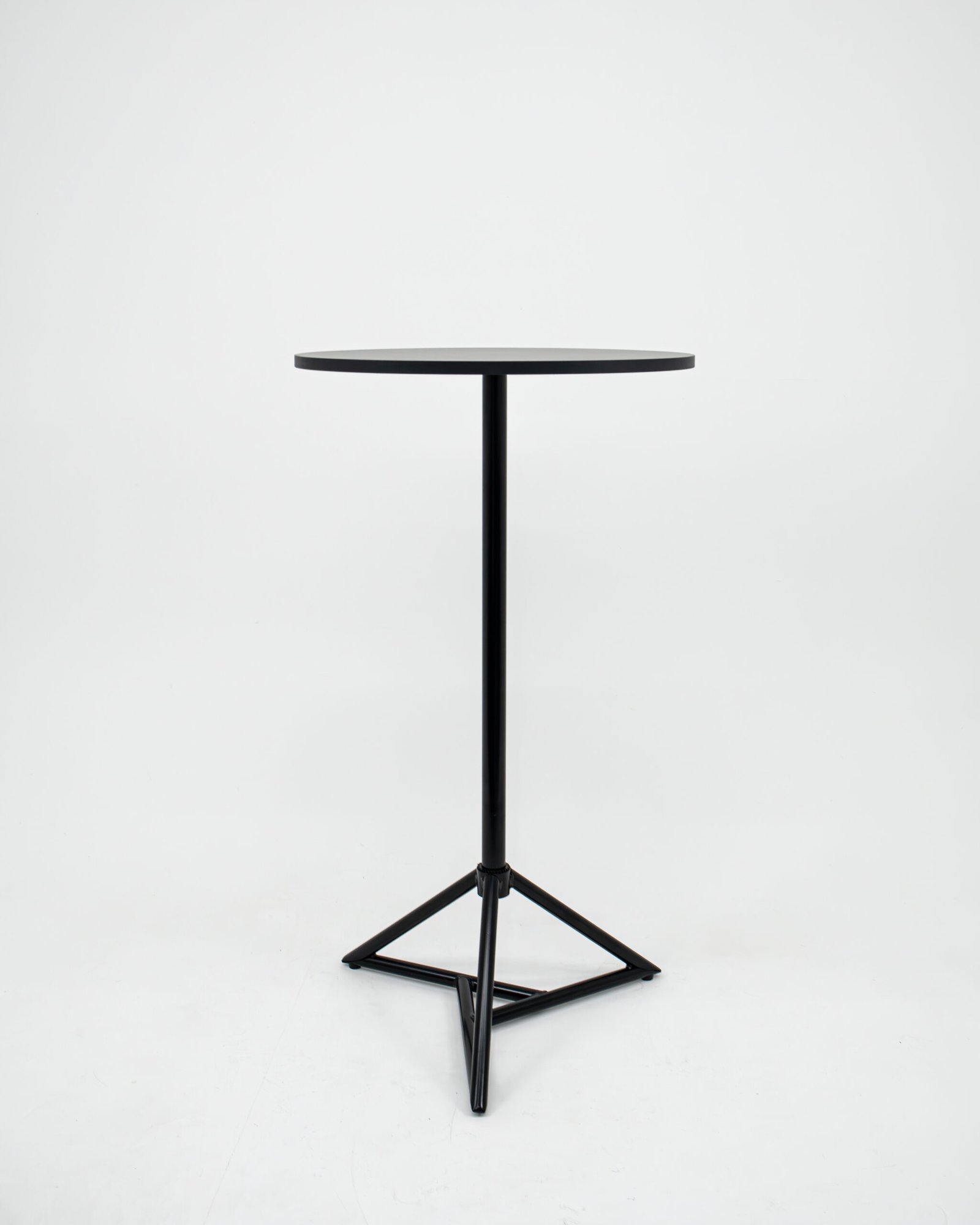 Mesa Bistrô Base Piramidal DOT D600 Plaxmetal Preta - Imagem 3