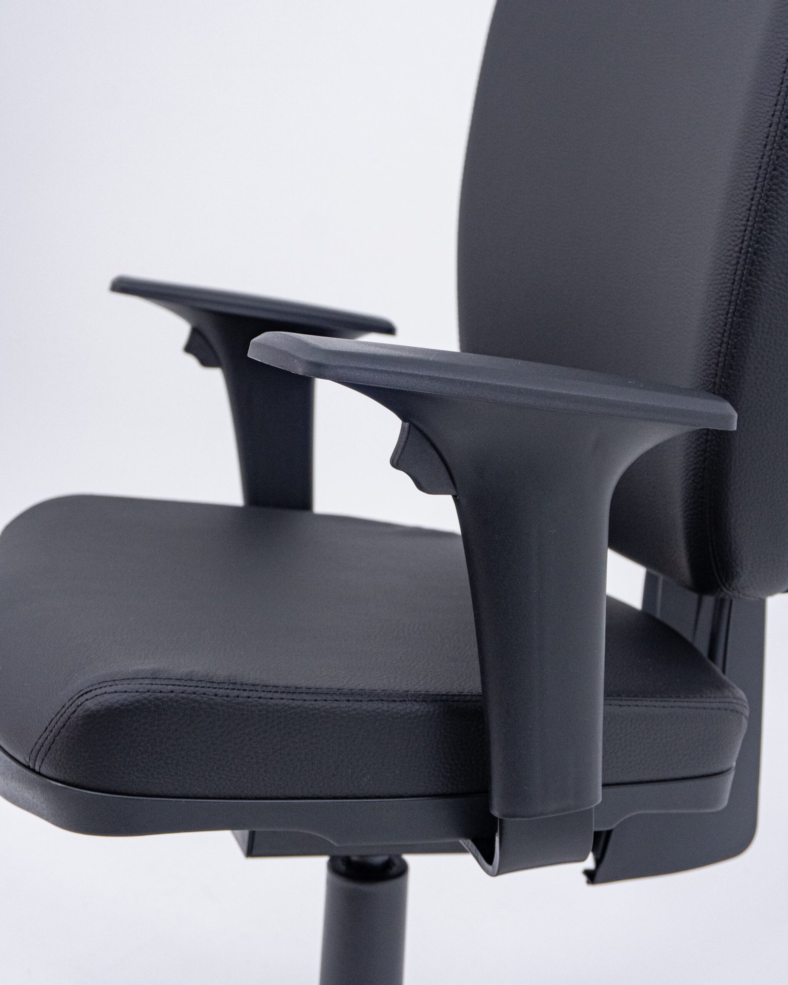 Cadeira Escritório Altrix Espaldar Alto Back Couro Eco Preto - Imagem 7