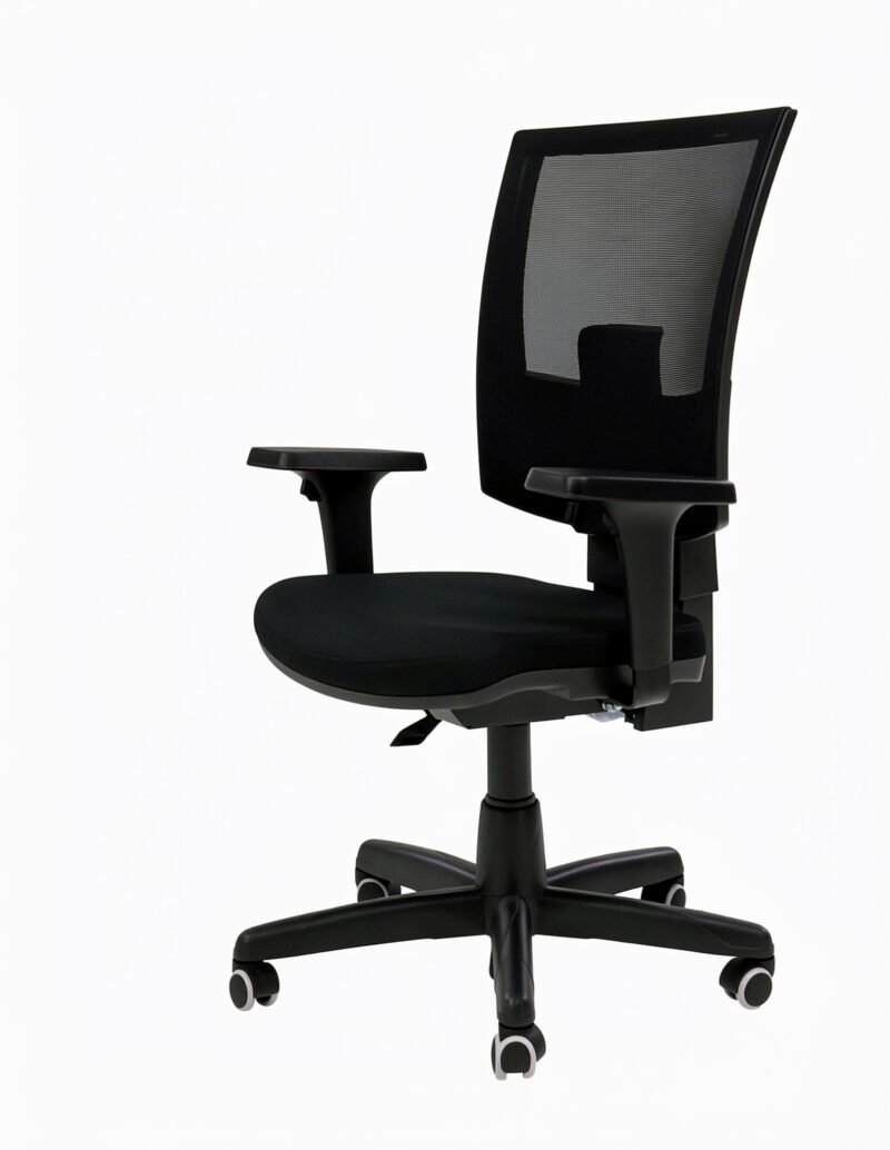 Cadeira Presidente Ergonômica Flash Plaxmetal NR17 Poliéster Preto com Back System, Braços Reguláveis e Rodízios PU