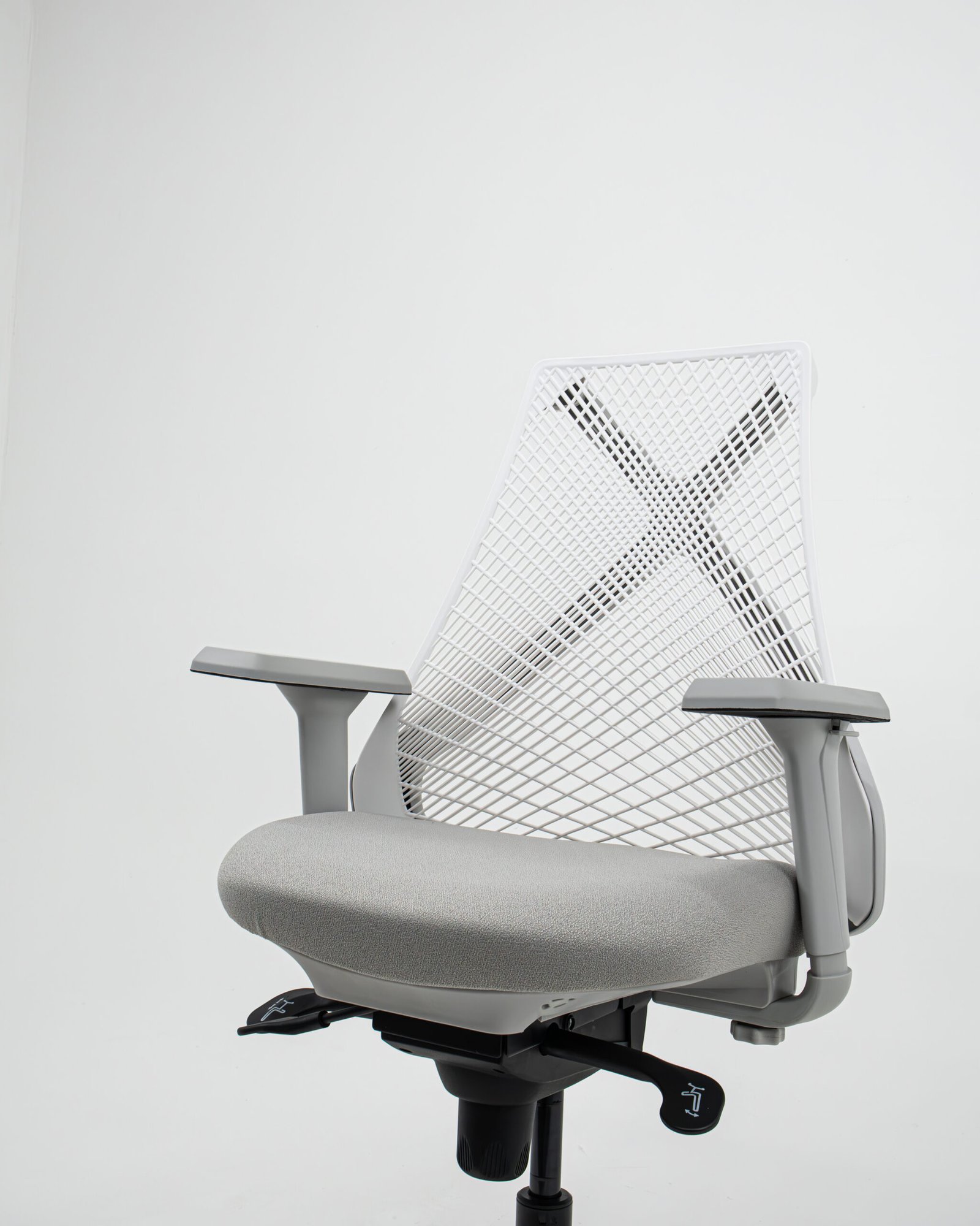 Cadeira Escritório Presidente Bix X+ Cinza Autocompensador Slider Braços 4D Shift PU Plaxmetal Poliester Cinza Claro - Imagem 6